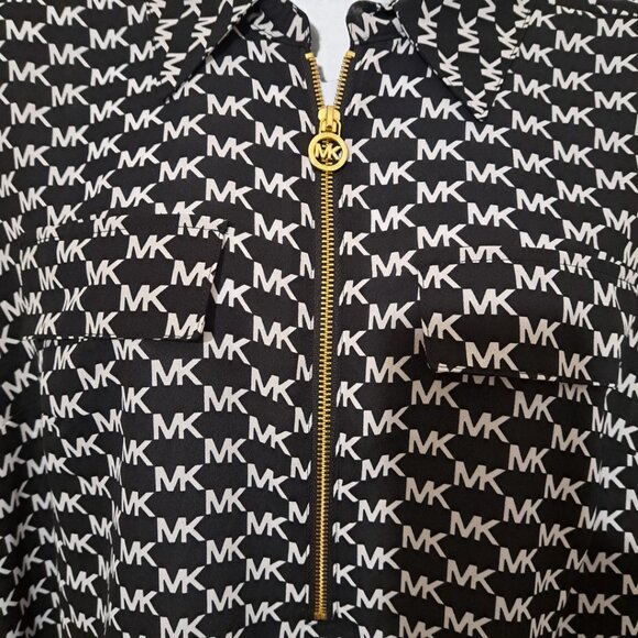 Michael Kors Size 1X, ¾ Sleeve Black & White Logo Top NWT - Picture 3 of 15